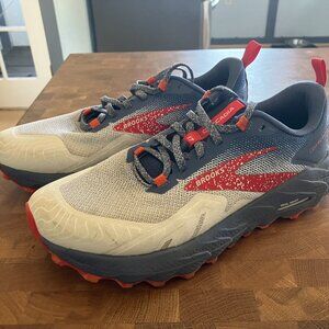 Cascadia 17 Trail-Running Shoes - Women's size 8.5